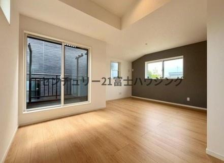 _ސ쌧sH4ڂ̐VzˌẴrO