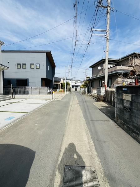 �_�ސ쌧������s������2���ڂ̐V�z��ˌ��Ă̑O�ʓ��H�܂ތ��n�ʐ^