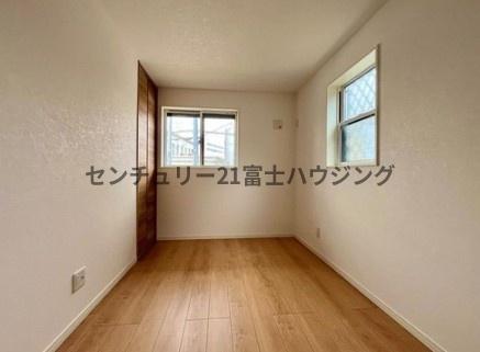 _ސ쌧sH4ڂ̐VzˌĂ̎q