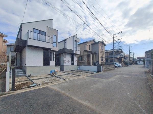 �_�ސ쌧������s������̐V�z��ˌ��Ă̑O�ʓ��H�܂ތ��n�ʐ^