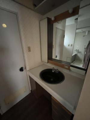 �_�ސ쌧������s�~��1���ڂ̒��Ã}���V�����̐��ʑ�E���ʏ�