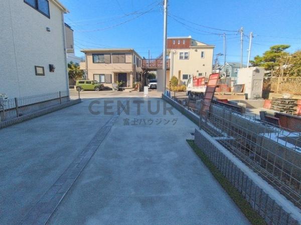 �_�ސ쌧������s���C�ݓ�4���ڂ̐V�z��ˌ��Ă̑O�ʓ��H�܂ތ��n�ʐ^