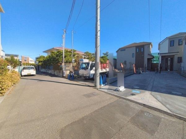 �_�ސ쌧������s���C�ݓ�4���ڂ̐V�z��ˌ��Ă̑O�ʓ��H�܂ތ��n�ʐ^