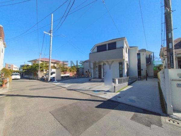 �_�ސ쌧������s���C�ݓ�4���ڂ̐V�z��ˌ��Ă̑O�ʓ��H�܂ތ��n�ʐ^