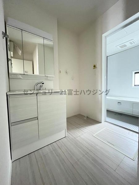 _ސ쌧s㊯̐VzˌĂ̐ʑEʏ