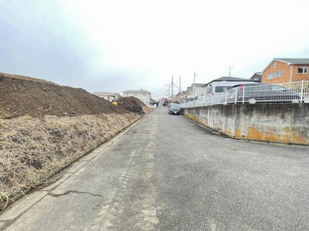 �_�ސ쌧����s�ΐ�̐V�z��ˌ��Ă̑O�ʓ��H�܂ތ��n�ʐ^