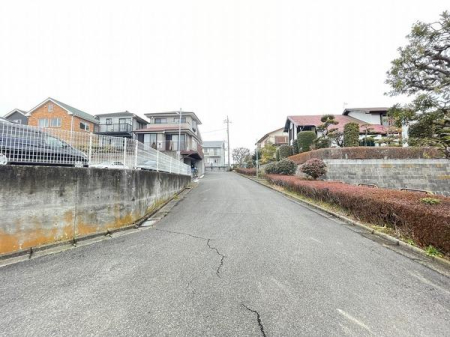 �_�ސ쌧����s�ΐ�̐V�z��ˌ��Ă̑O�ʓ��H�܂ތ��n�ʐ^