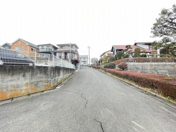 �_�ސ쌧����s�ΐ�̐V�z��ˌ��Ă̑O�ʓ��H�܂ތ��n�ʐ^