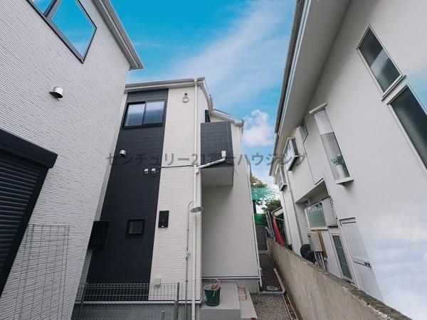 �_�ސ쌧������s���C�ݓ�4���ڂ̐V�z��ˌ��Ă̌��n�O�ώʐ^