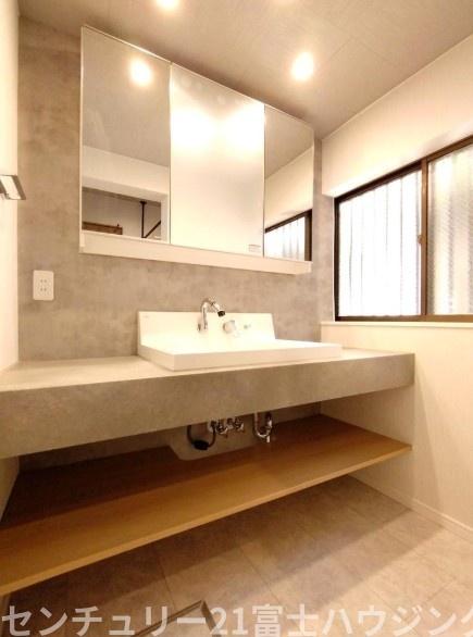 �_�ސ쌧����s�勘3���ڂ̒��È�ˌ��Ă̐��ʑ�E���ʏ�