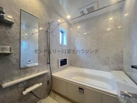 �_�ސ쌧������s�H��3���ڂ̐V�z��ˌ��Ă̗���