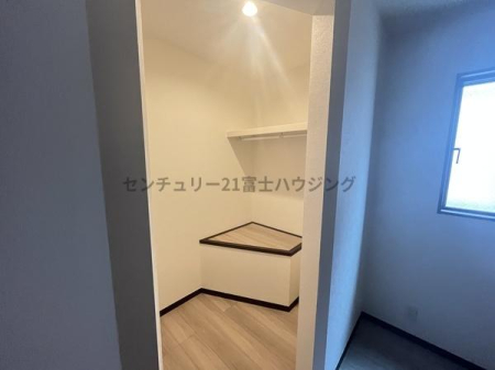 �_�ސ쌧������s�H��3���ڂ̐V�z��ˌ��Ă̎��[