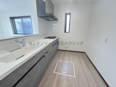 �_�ސ쌧������s�H��3���ڂ̐V�z��ˌ��ẴL�b�`��