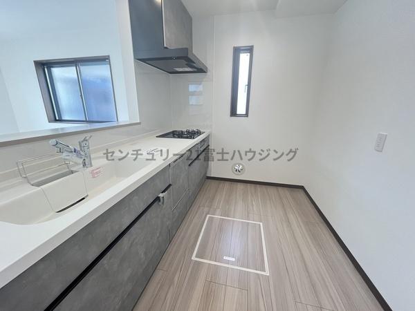 �_�ސ쌧������s�H��3���ڂ̐V�z��ˌ��ẴL�b�`��