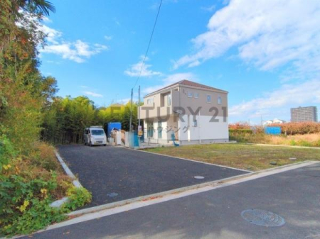 �_�ސ쌧������s�~���̐V�z��ˌ��Ă̑O�ʓ��H�܂ތ��n�ʐ^