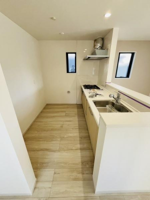 �_�ސ쌧������s�ᏼ���̐V�z��ˌ��ẴL�b�`��