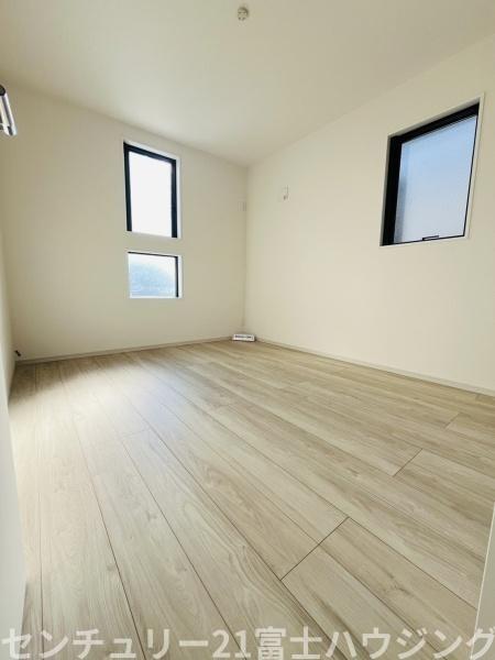 �_�ސ쌧������s�ᏼ���̐V�z��ˌ��Ă̎q������