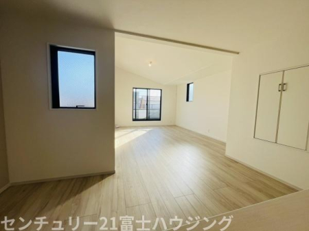 �_�ސ쌧������s�ᏼ���̐V�z��ˌ��Ẵ��r���O