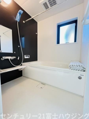 �_�ސ쌧������s�ᏼ���̐V�z��ˌ��Ă̗���