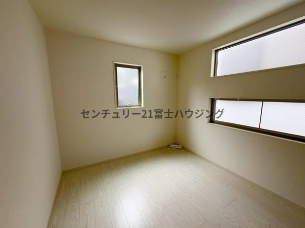 �_�ސ쌧������s����1���ڂ̐V�z��ˌ��Ă̎q������