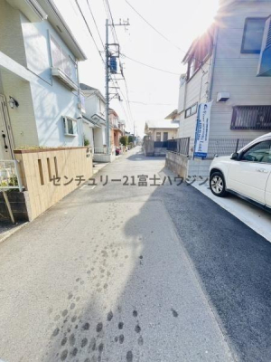 �_�ސ쌧������s��̐V�z��ˌ��Ă̑O�ʓ��H�܂ތ��n�ʐ^