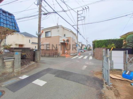 _ސ쌧sC7ڂ̐VzˌĂ̑OʓH܂ތnʐ^