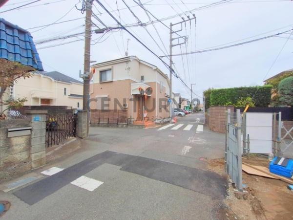 _ސ쌧sC7ڂ̐VzˌĂ̑OʓH܂ތnʐ^