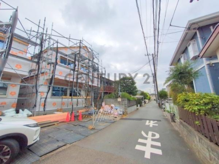 _ސ쌧sC7ڂ̐VzˌĂ̑OʓH܂ތnʐ^