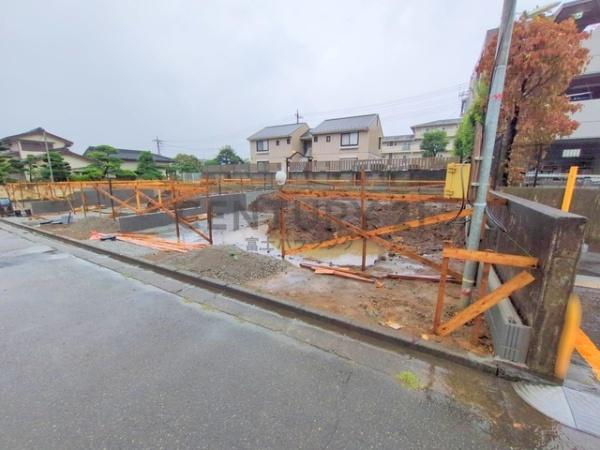 _ސ쌧s̐VzˌĂ̑OʓH܂ތnʐ^