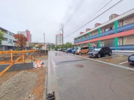 _ސ쌧s̐VzˌĂ̑OʓH܂ތnʐ^