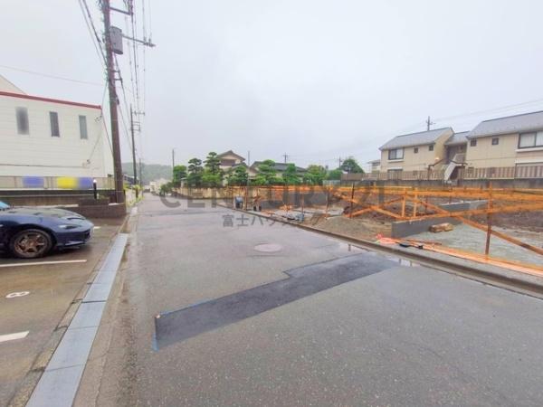 _ސ쌧s̐VzˌĂ̑OʓH܂ތnʐ^