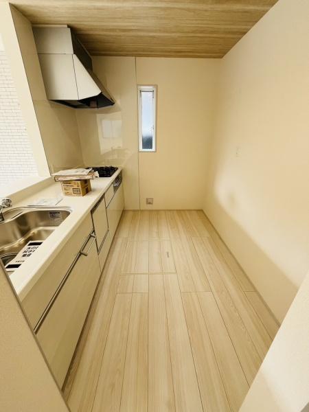 �_�ސ쌧������s�~���̐V�z��ˌ��ẴL�b�`��