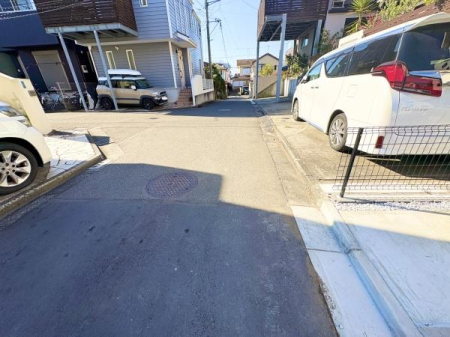 �_�ސ쌧������s���a���̐V�z��ˌ��Ă̑O�ʓ��H�܂ތ��n�ʐ^