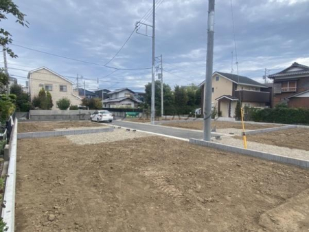 _ސ쌧s~̐VzˌĂ̑OʓH܂ތnʐ^