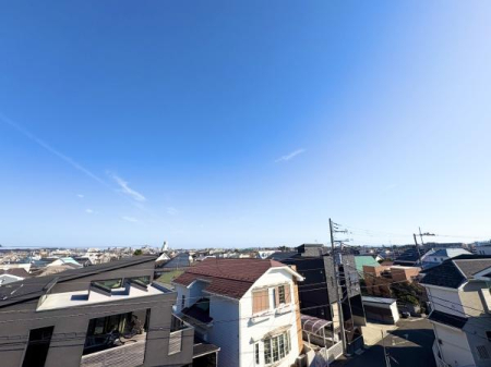 �_�ސ쌧������s���a���̐V�z��ˌ��Ă̏Z�˂���̒��]�ʐ^