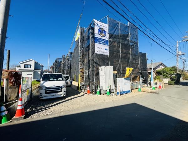 �_�ސ쌧������s�����̐V�z��ˌ��Ă̑O�ʓ��H�܂ތ��n�ʐ^