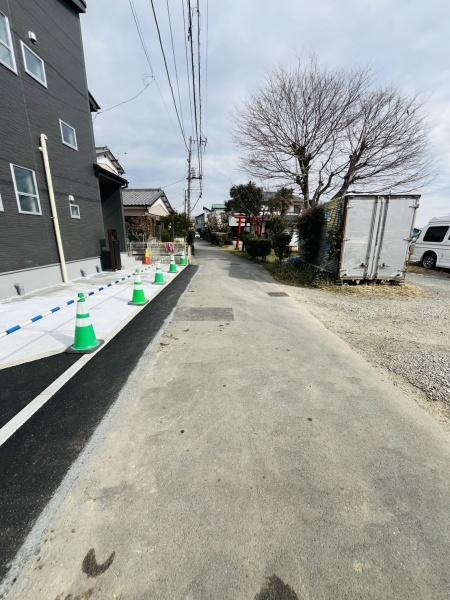 �_�ސ쌧������s�����̐V�z��ˌ��Ă̑O�ʓ��H�܂ތ��n�ʐ^