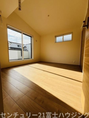 �_�ސ쌧������s�~���̐V�z��ˌ��Ă̐Q��