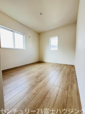 �_�ސ쌧������s�~���̐V�z��ˌ��Ă̎q������