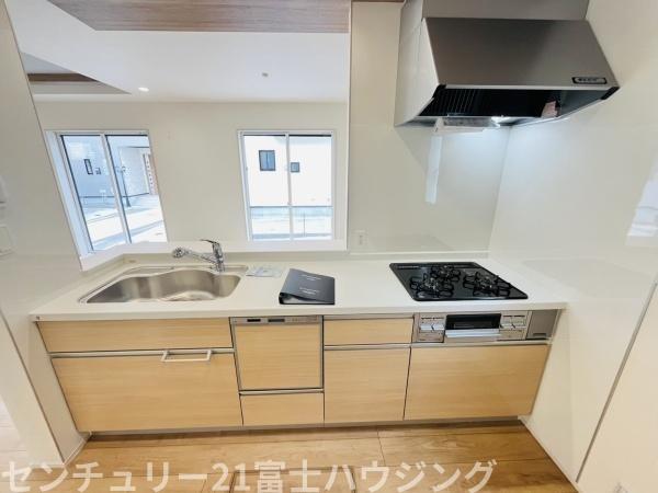 �_�ސ쌧������s�~���̐V�z��ˌ��ẴL�b�`��