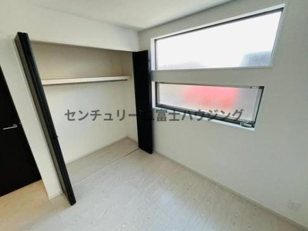 �_�ސ쌧����s�T���̐V�z��ˌ��Ă̐Q��