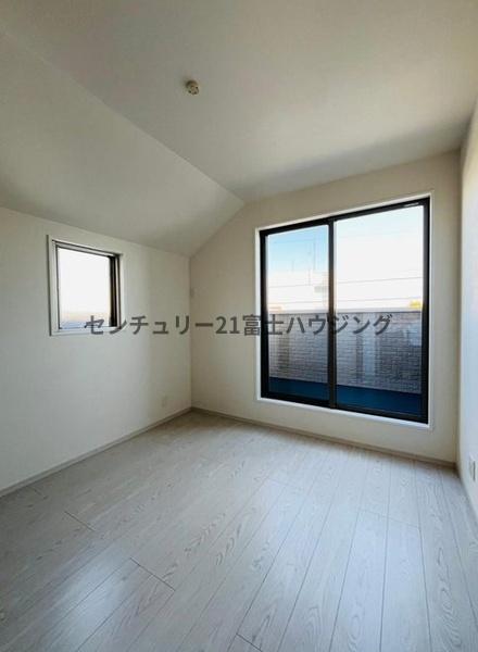 �_�ސ쌧����s�T���̐V�z��ˌ��Ă̎q������