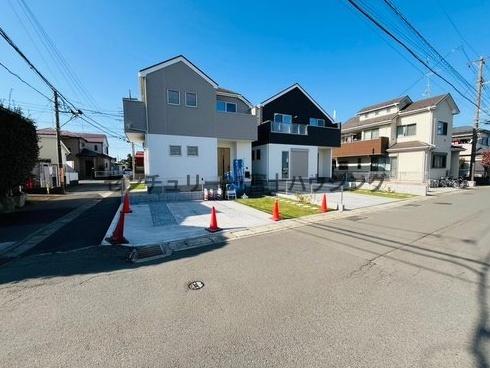 �_�ސ쌧����s�T���̐V�z��ˌ��Ă̑O�ʓ��H�܂ތ��n�ʐ^