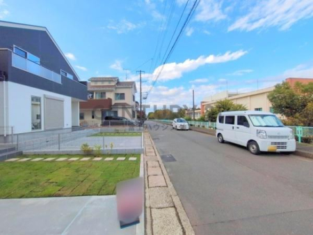 �_�ސ쌧����s�T���̐V�z��ˌ��Ă̑O�ʓ��H�܂ތ��n�ʐ^