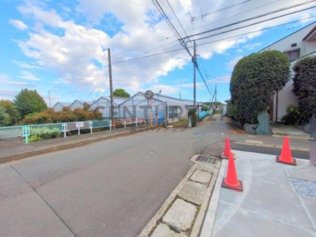 �_�ސ쌧����s�T���̐V�z��ˌ��Ă̑O�ʓ��H�܂ތ��n�ʐ^