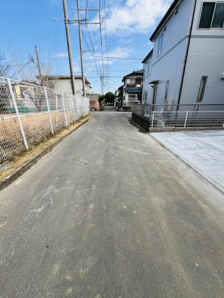 �_�ސ쌧������s����1���ڂ̐V�z��ˌ��Ă̑O�ʓ��H�܂ތ��n�ʐ^