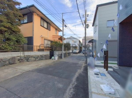 �_�ސ쌧����s�ғ����C��2���ڂ̐V�z��ˌ��Ă̑O�ʓ��H�܂ތ��n�ʐ^