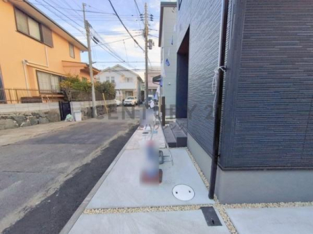 �_�ސ쌧����s�ғ����C��2���ڂ̐V�z��ˌ��Ă̑O�ʓ��H�܂ތ��n�ʐ^