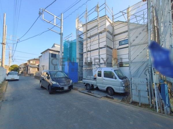 �_�ސ쌧������s����1���ڂ̐V�z��ˌ��Ă̑O�ʓ��H�܂ތ��n�ʐ^