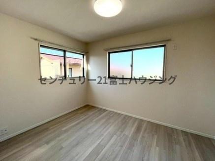 �_�ސ쌧����s�����C��6���ڂ̒��È�ˌ��Ă̎q������